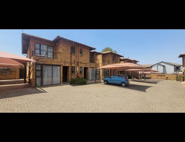 2 BEDROOM TOWNHOUSE FOR SALE IN FLORENTIA